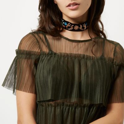 Black sparrow embroidered choker necklace